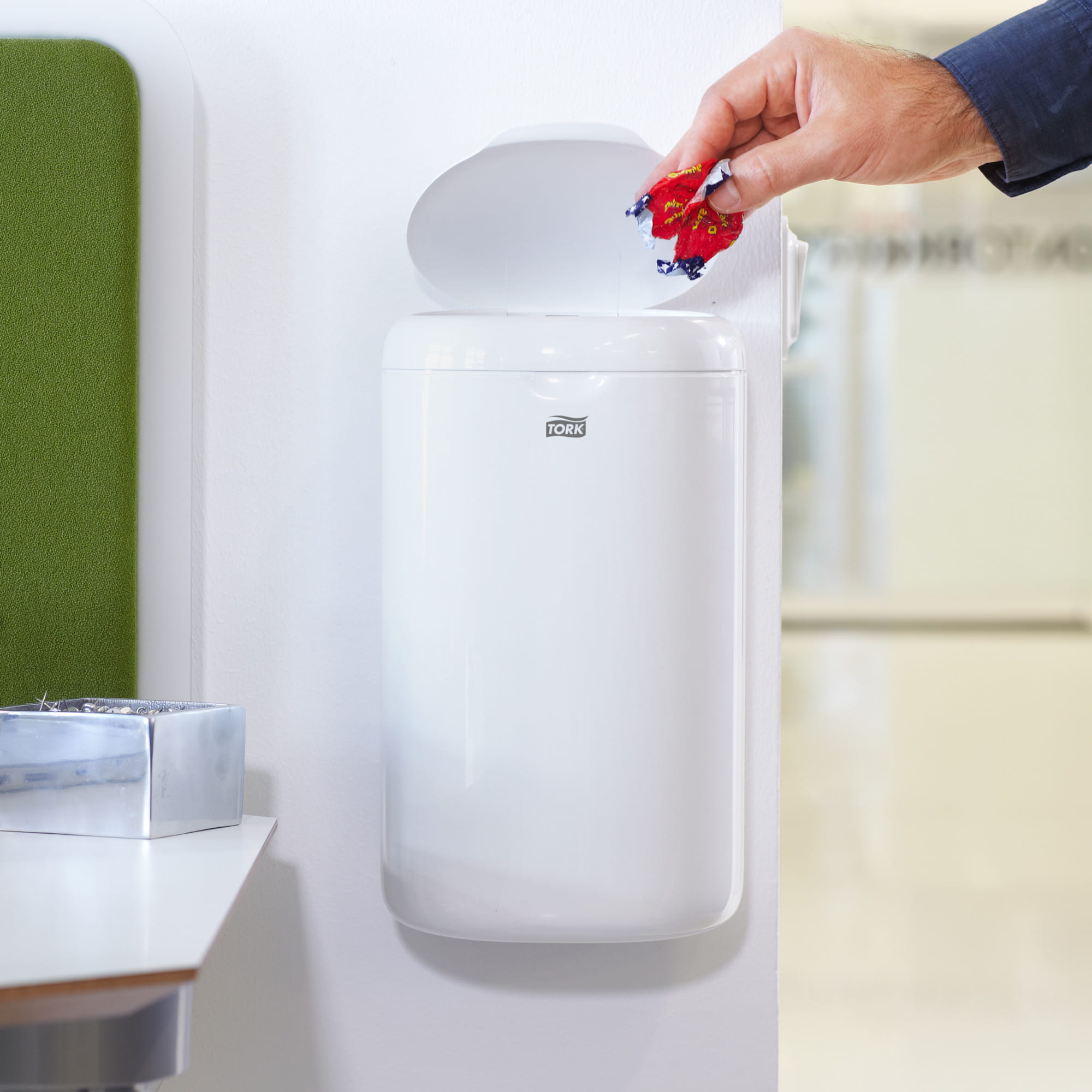 Корзини для сміття та аксесуари